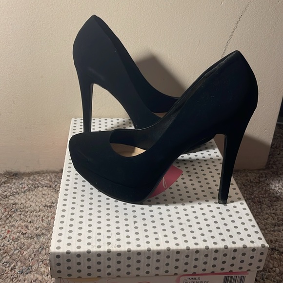 Black closed toe heels - Picture 4 of 5